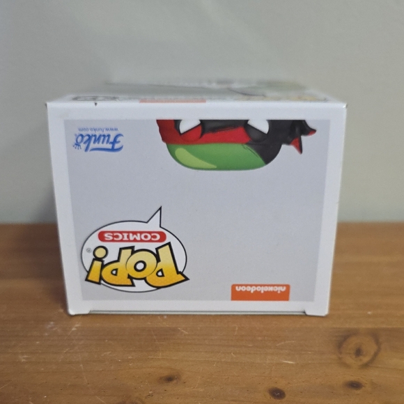 Funko Pop! TMNT Leonardo Special Edition - Green and Red - Picture 5 of 6